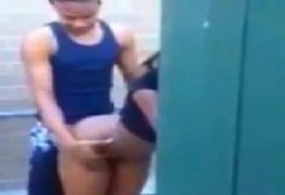 Flagra de sexo amador com a gostosa da bunda enorme