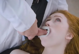 Novinha gostosa mamando dentista