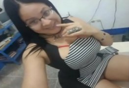 Professora caiu na net mandando video pelada para os alunos