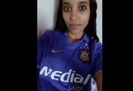 Video caseiro com corinthiana caiu na net esfregando a bucetinha